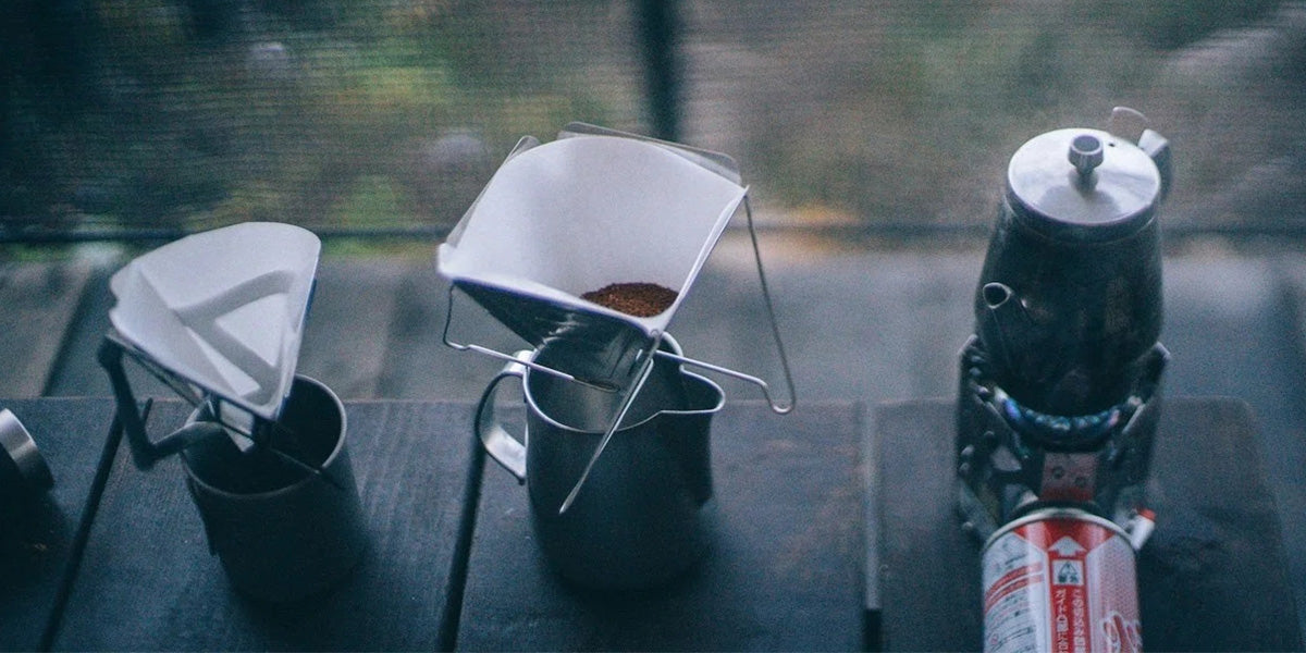 キャンプ場に漂う贅沢な香り――なぜ今、コーヒー器具を一式持参する人が増えているのか