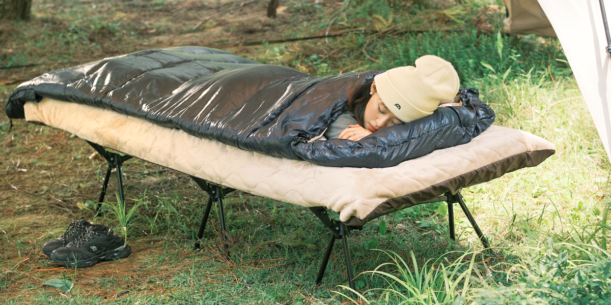 実現するアウトドアの快眠、フォールディングコットは欠かせない