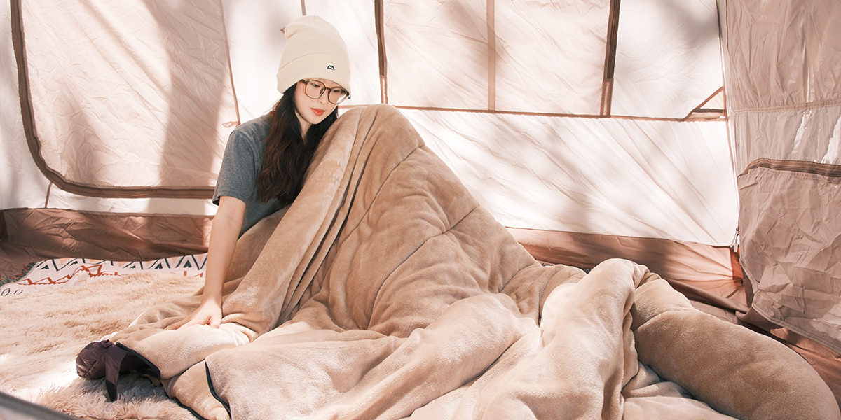 冬キャンプで暖かく過ごすための防寒アイテムと寝袋活用術