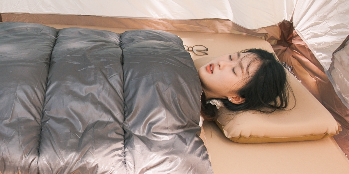 露营時に枕は必要？キャンプの睡眠の質を高める完全ガイド